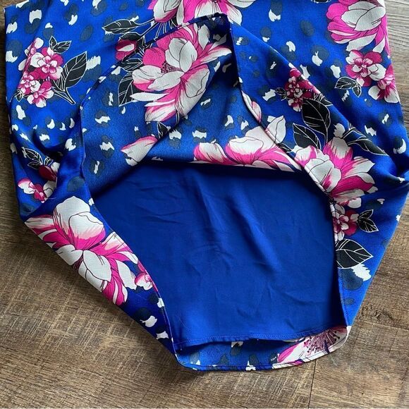 Express Top V Neck Blue Pink Floral Lace Small Feminine - Picture 6 of 10